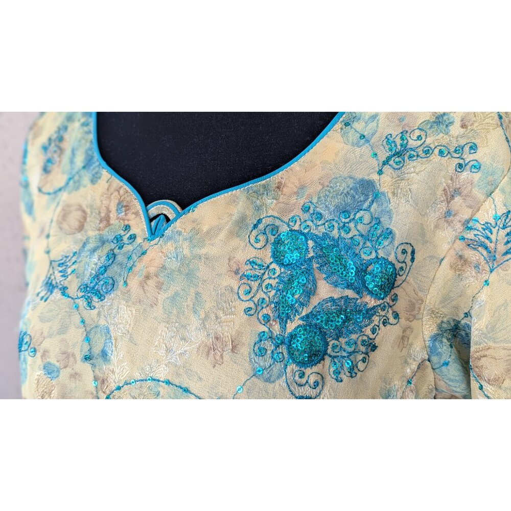 💜✨Beautiful Floral Embroidered Kurti with Sequins & Matching Dupatta - Picture 4 of 9